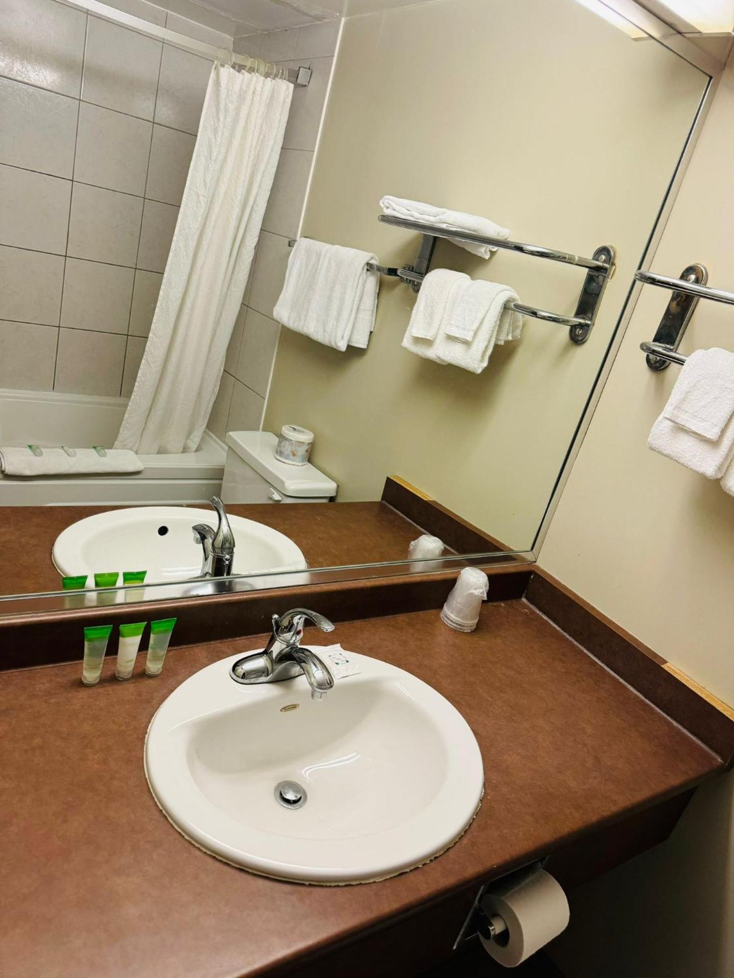 Silver Crest Lodge Grande Prairie Buitenkant foto